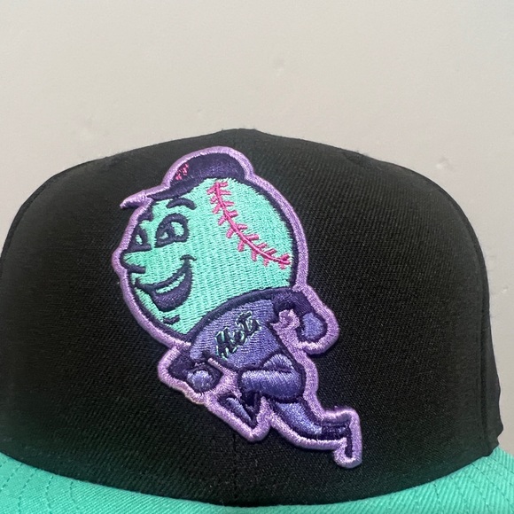 New Era, 59Fifty Fitted Hat, New York Mets, Black, Purple & Green - Picture 2 of 11